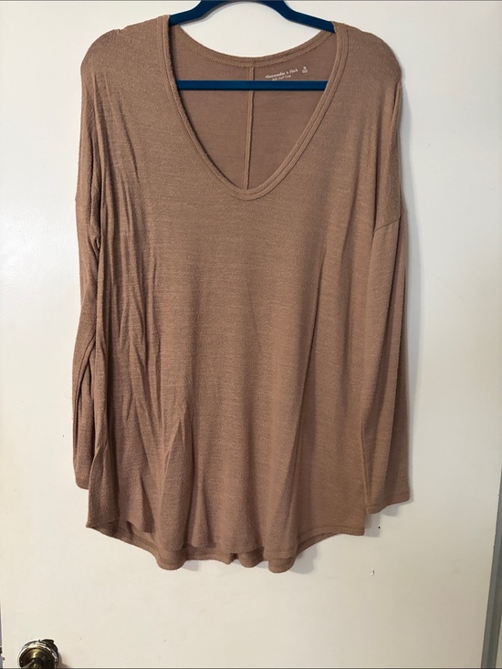 Abercrombie & Fitch Tops - Abercrombie & Fitch Lightweight V-Neck Long Sleeve Tee in Tan